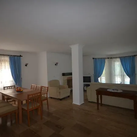 Villa Pinewood *